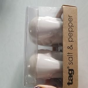 Tag salt and pepper shakers